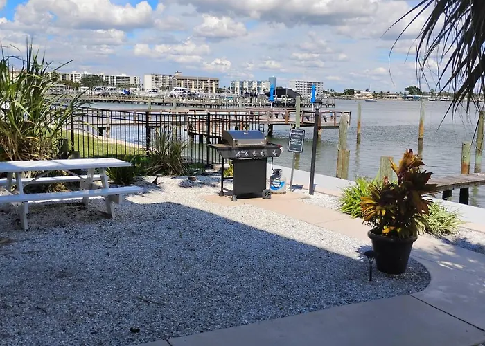 Beach Getaway 4Min Walk To The Beach, Water Views On Every Floor, Boat Dock, Free Parking * Clearwater Beach