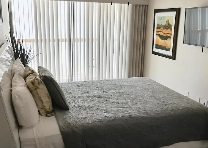 Beach Getaway 4Min Walk To The Beach, Water Views On Every Floor, Boat Dock, Free Parking Ferienhaus